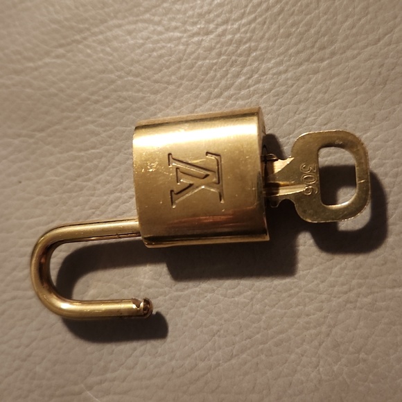 LV Lock and Key #306 - Picture 2 of 4